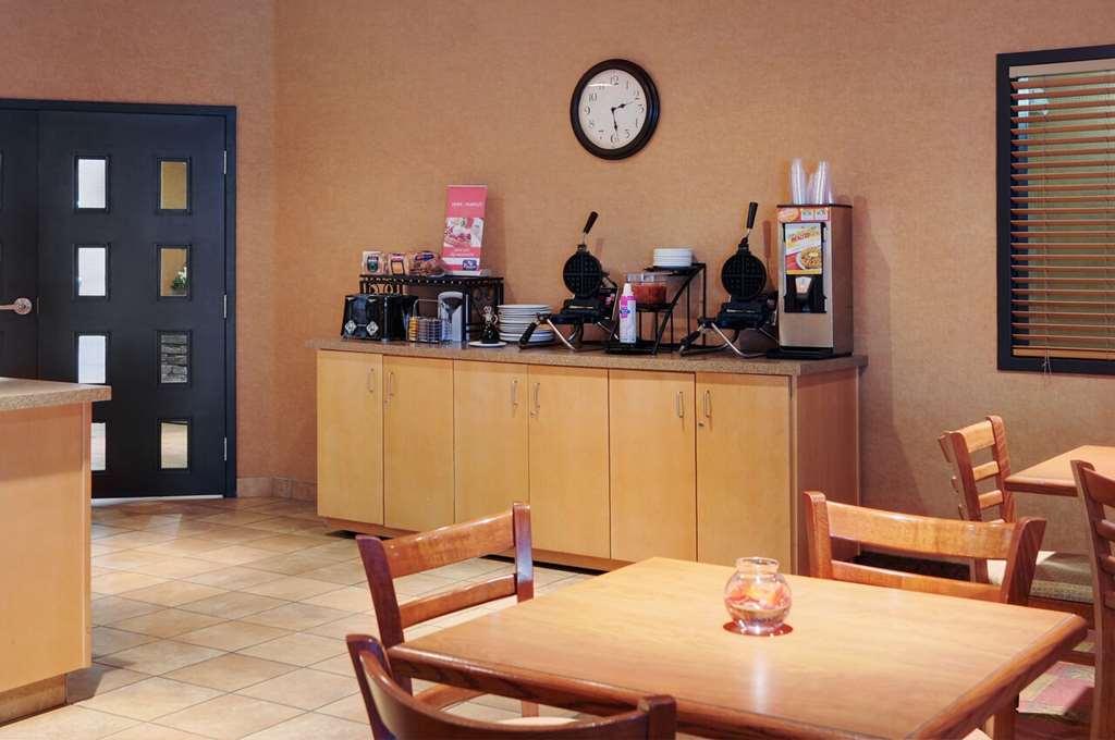 切特温德波默罗伊套房酒店 Chetwynd 餐厅 照片